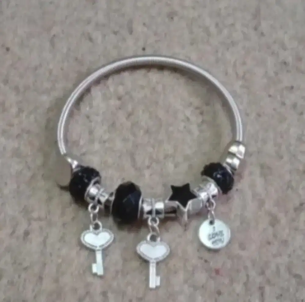 Gelang Tangan Pandora