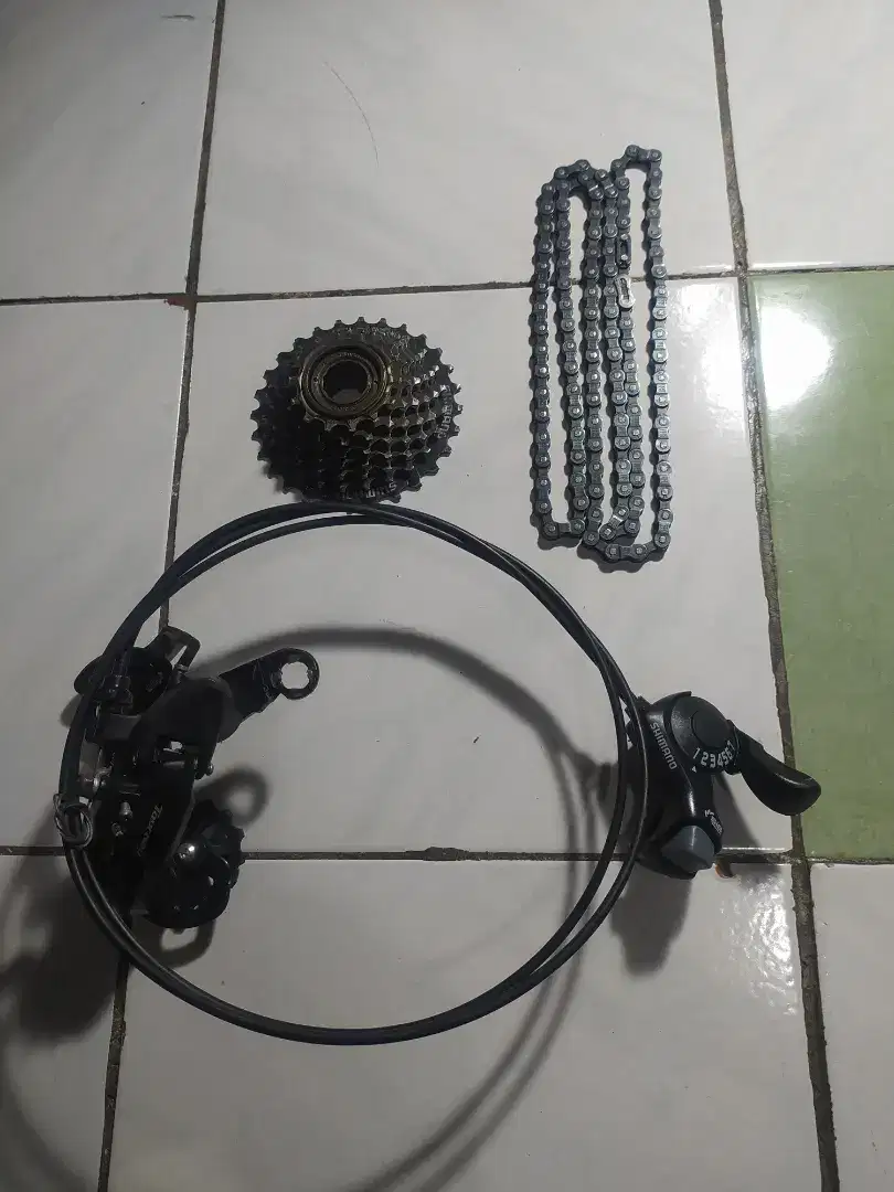 1 set gigi belakang tinggal pake.kondisi mulus
