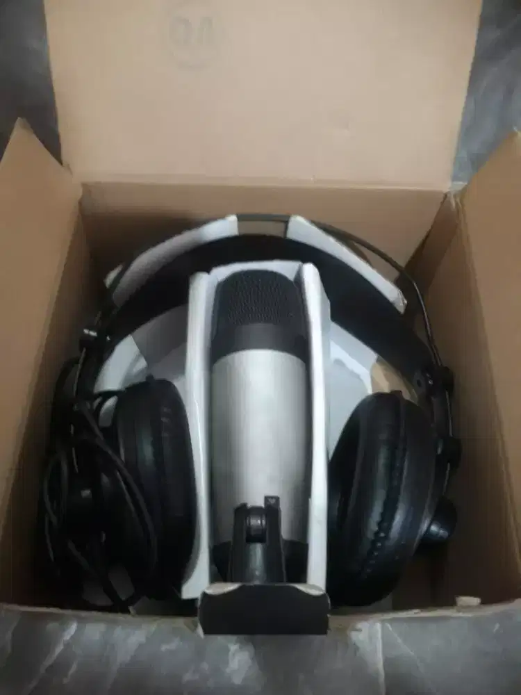 Dijual Murah Microphone Condenser&Headphone
Samson C01 & SR850