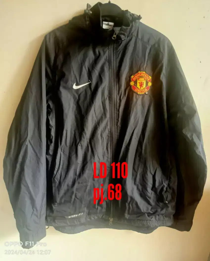 Jaket outdoor hoddie Nike MU Original