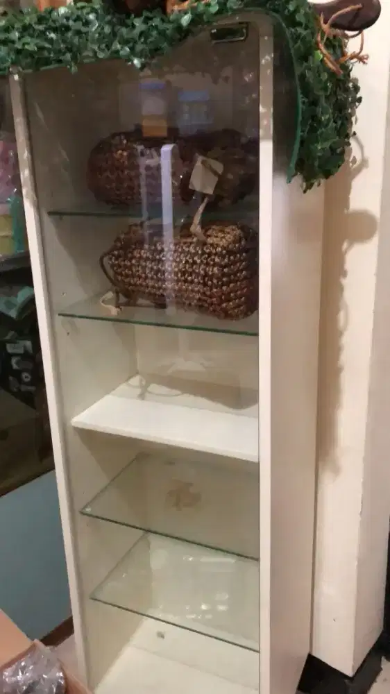 Rak display kaca bagus