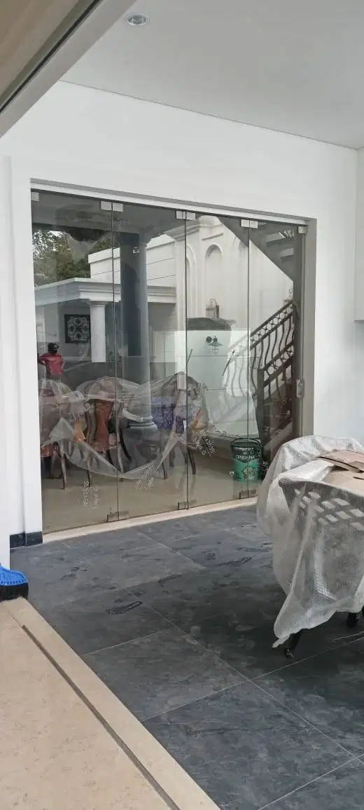 PINTU LIPAT KACA FRAMELESS