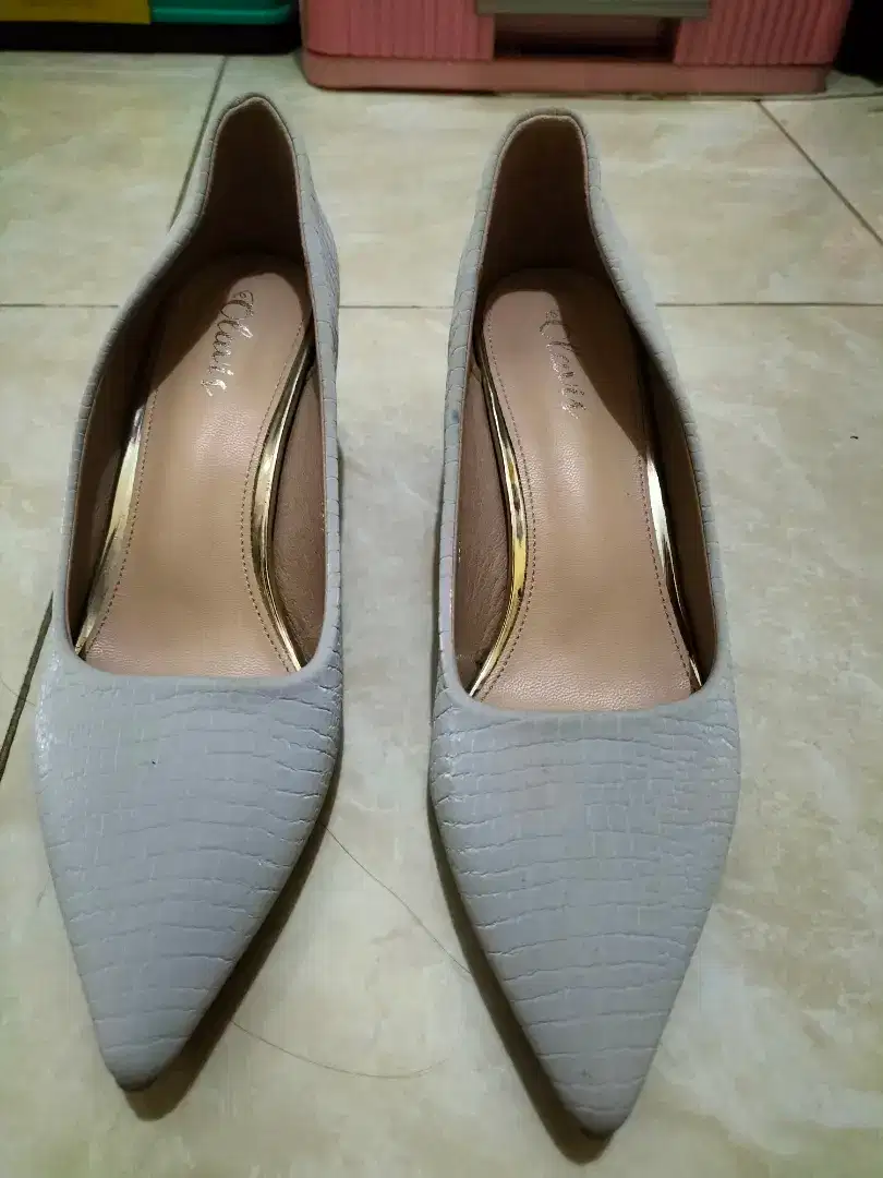 Dijual Sepatu Heel Abu wanita new /sepatu kantor /sepatu jalan