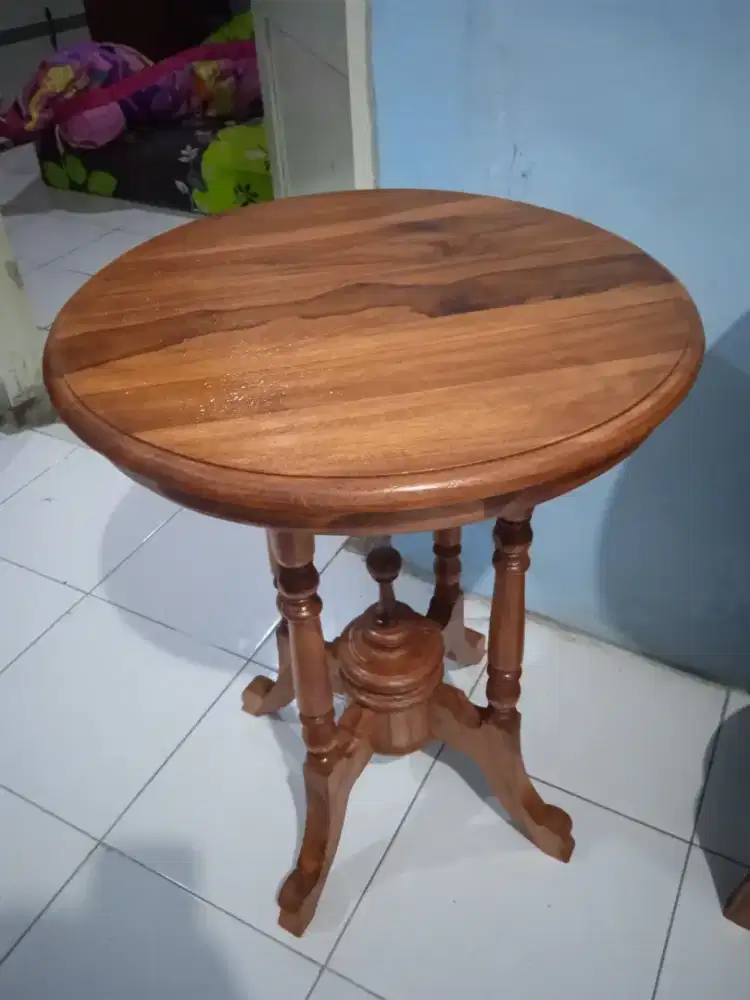 Meja teras jati bundar