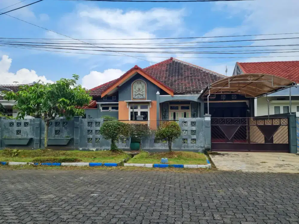 Rumah Murah Luas 435 m2 di Perumahan Araya Malang Row Jalan Lebar