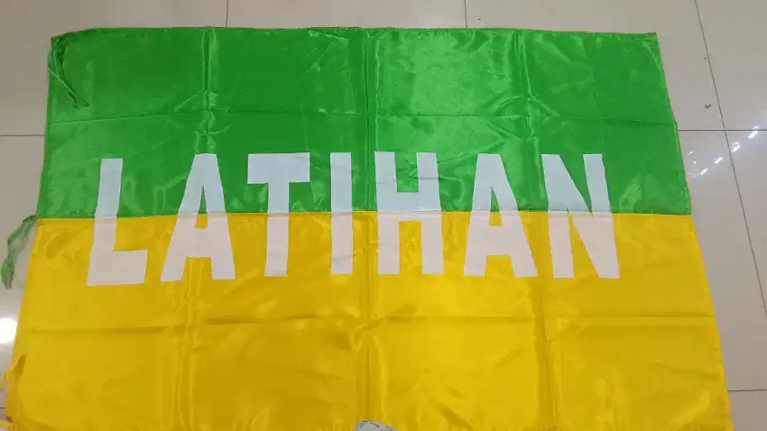 Bendera latihan ukuran 100x150cm