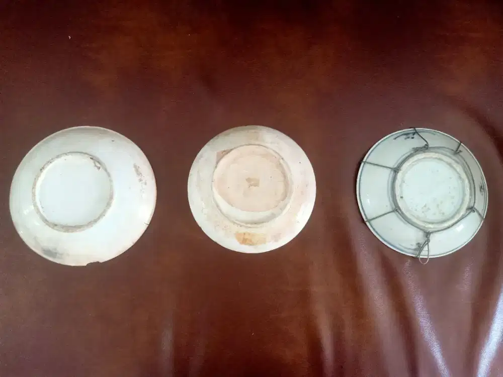 Tiga Buah Piring Antiq