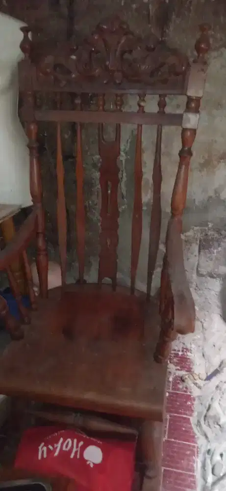 Kursi goyang usia lebih dari 22th