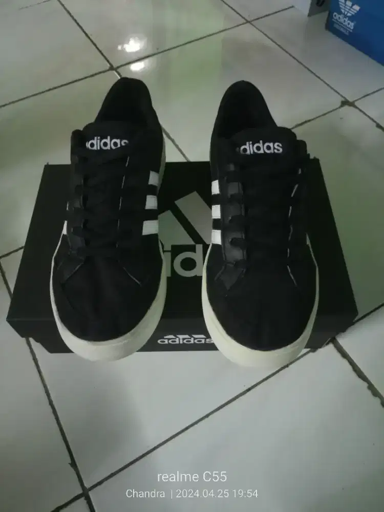 Sepatu Adidas fashion