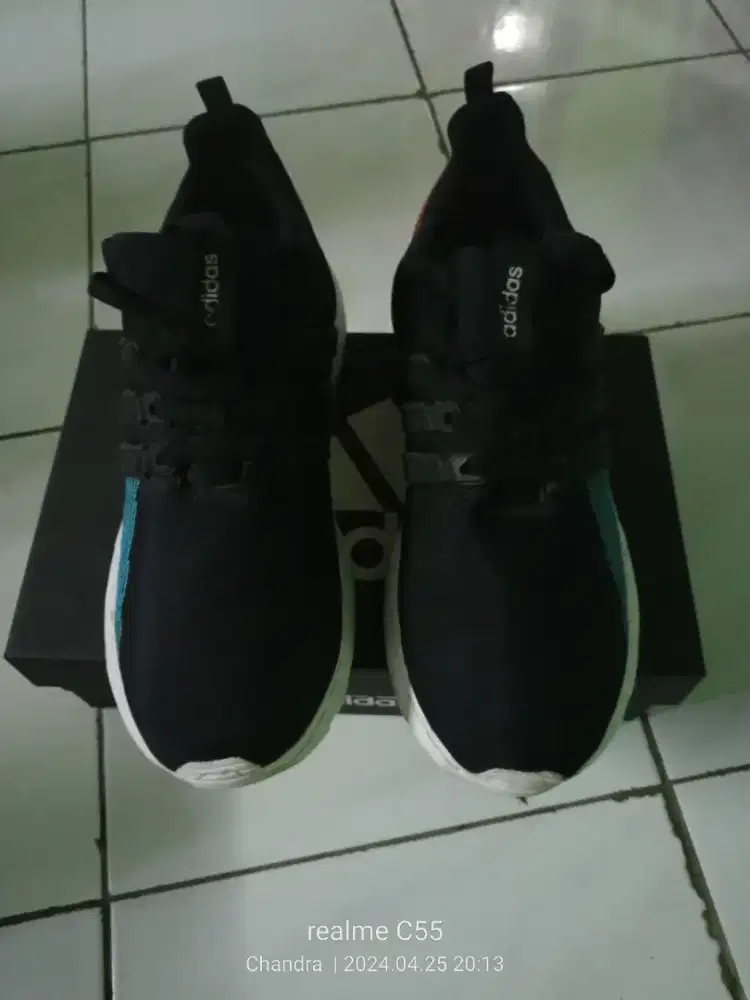 Sepatu Adidas running