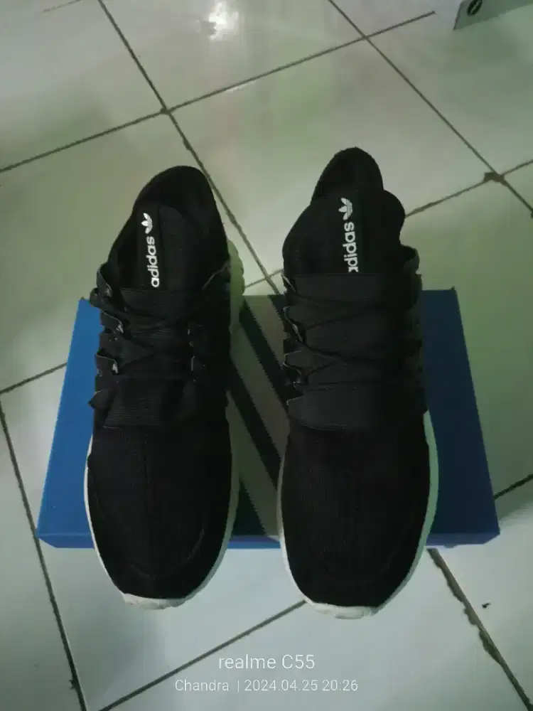 Sepatu Adidas running
