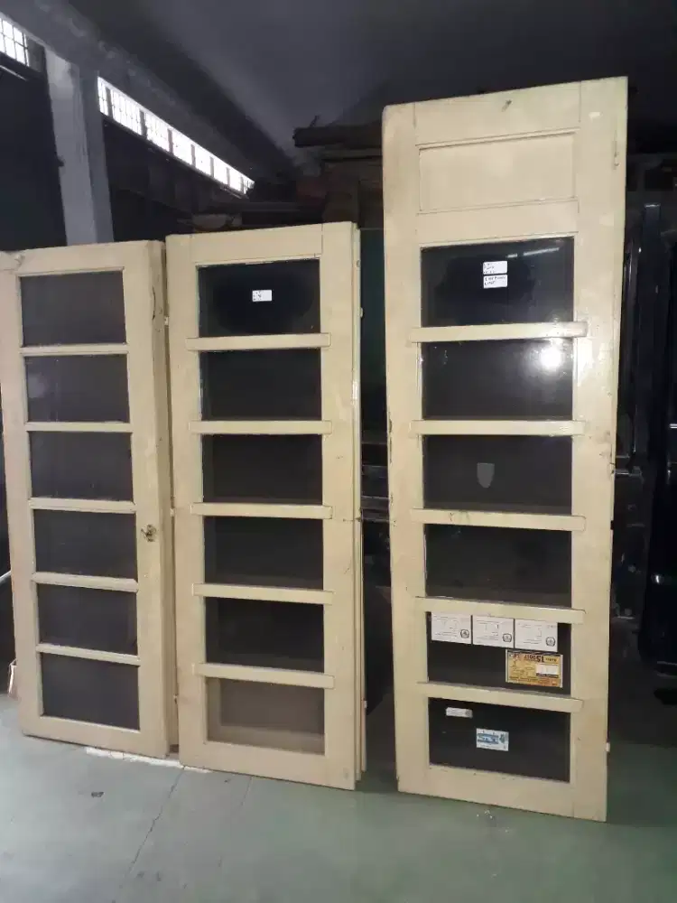 Di jual pintu dan jendela (tidak jual satuan(