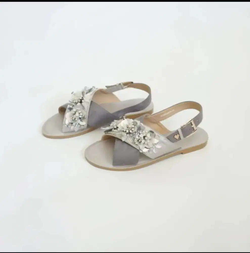 Sepatu sendal merk PVRA silver (asli/original)