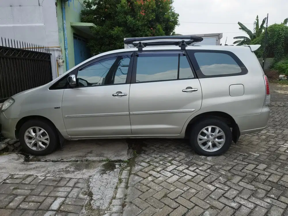 Toyota Kijang Innova 2006 Bensin
