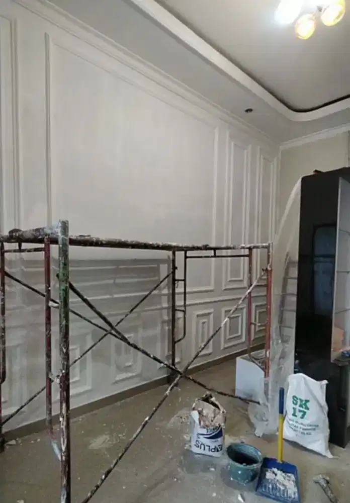 Dekorasi molding dinding
