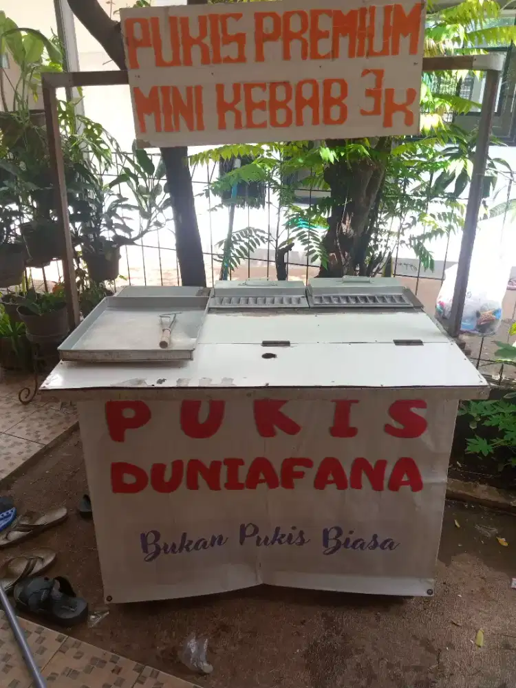Gerobak pukis dan peralatan