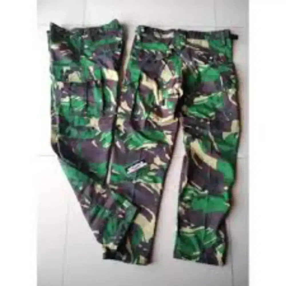 JUAL DUA CELANA ABRI.