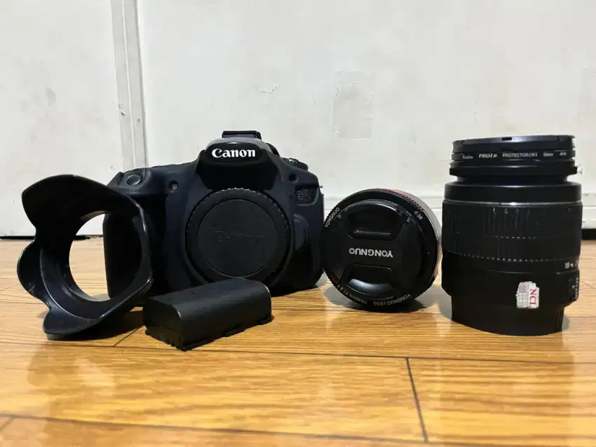 Canon 60D, lensa kit + fix 50mm yongnuo mark ii. Fullset