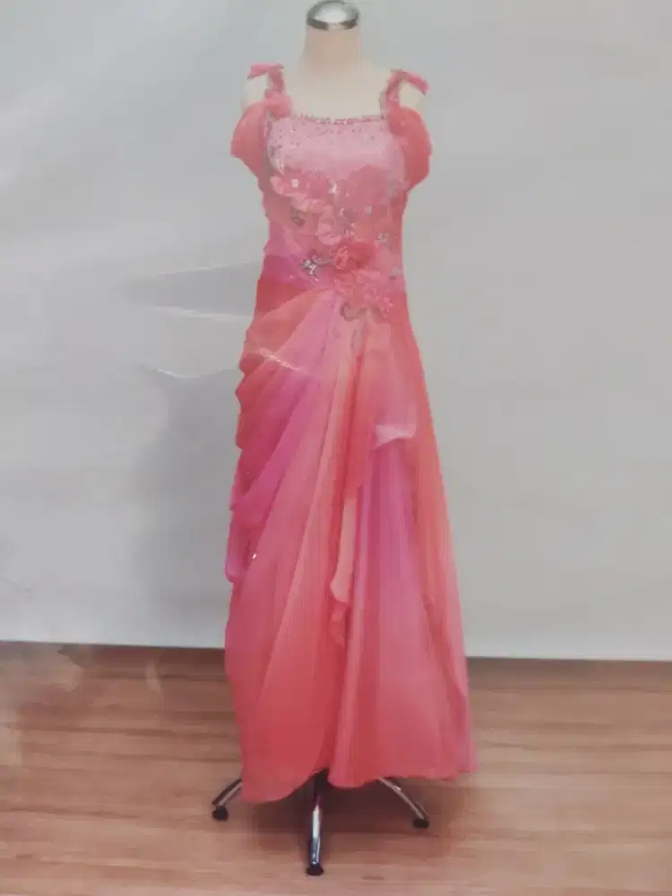 Gaun Pesta Aneka Warna