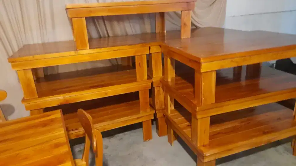 Meja lesehan lesehan