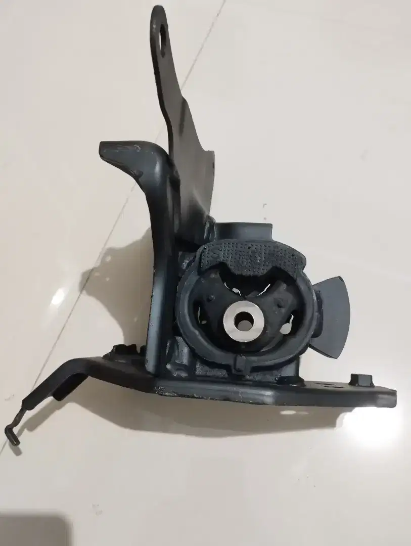 Engine mounting kiri yaris