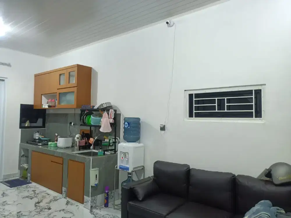 DISEWAKAN RUMAH KOMPLEK