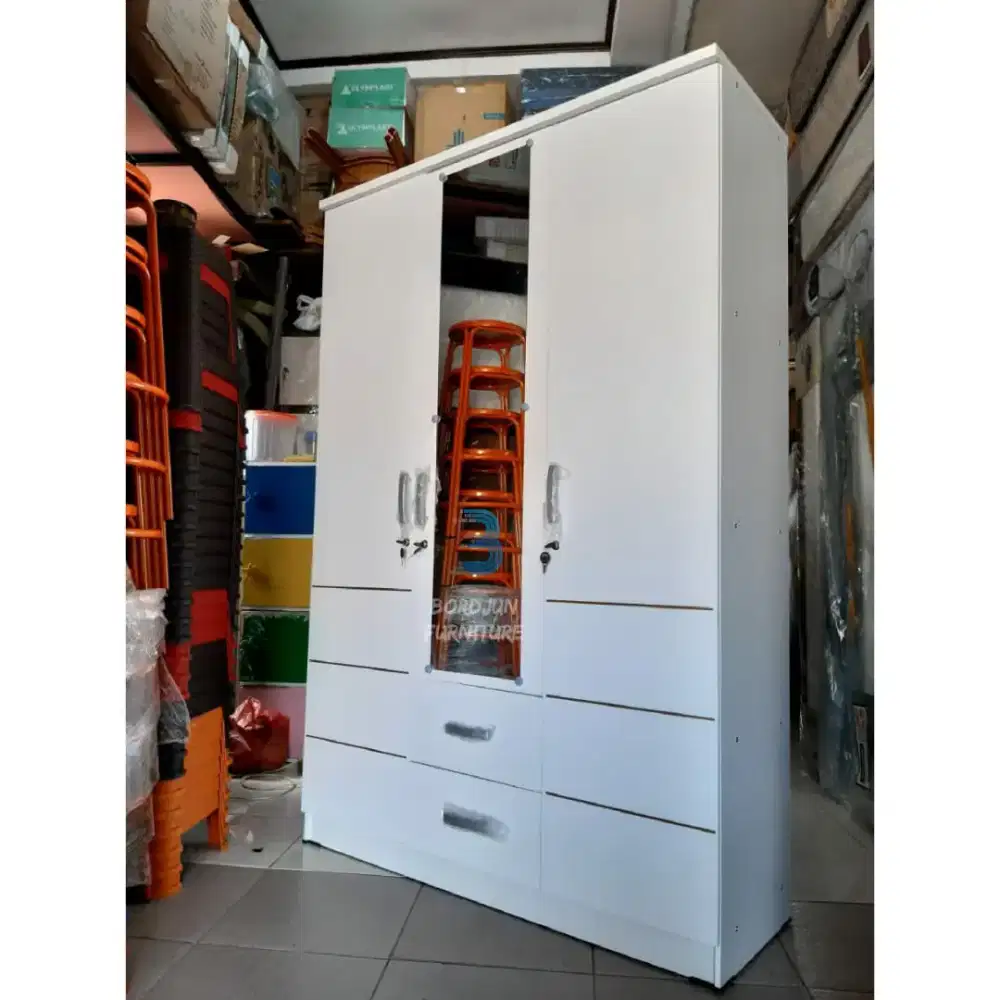 Lemari Pakaian 3 Pintu / Lemari Baju Karin Laci Bawah