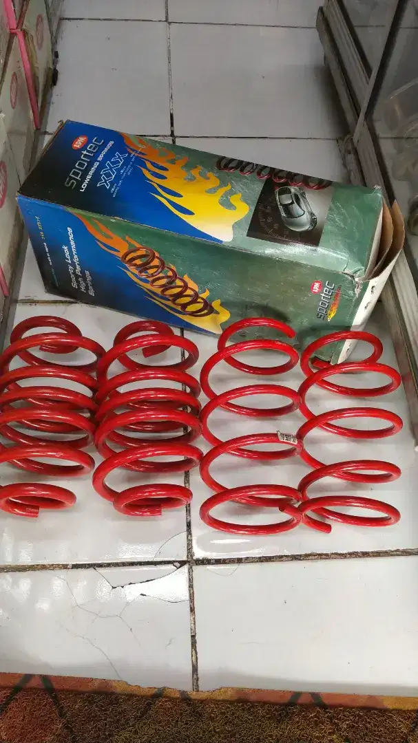 Per keong lowering kit recing ceper merk APM buat mobil Avanza Xenia