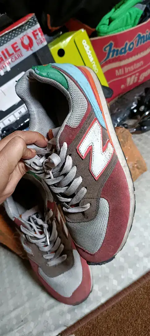 Sepatu NB merah