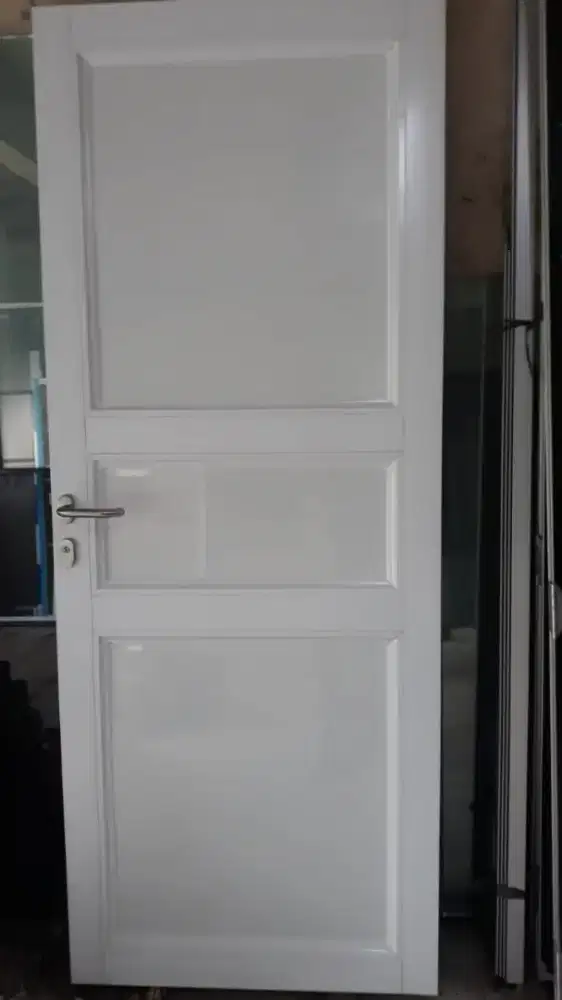 Kusen dan pintu panel aluminium