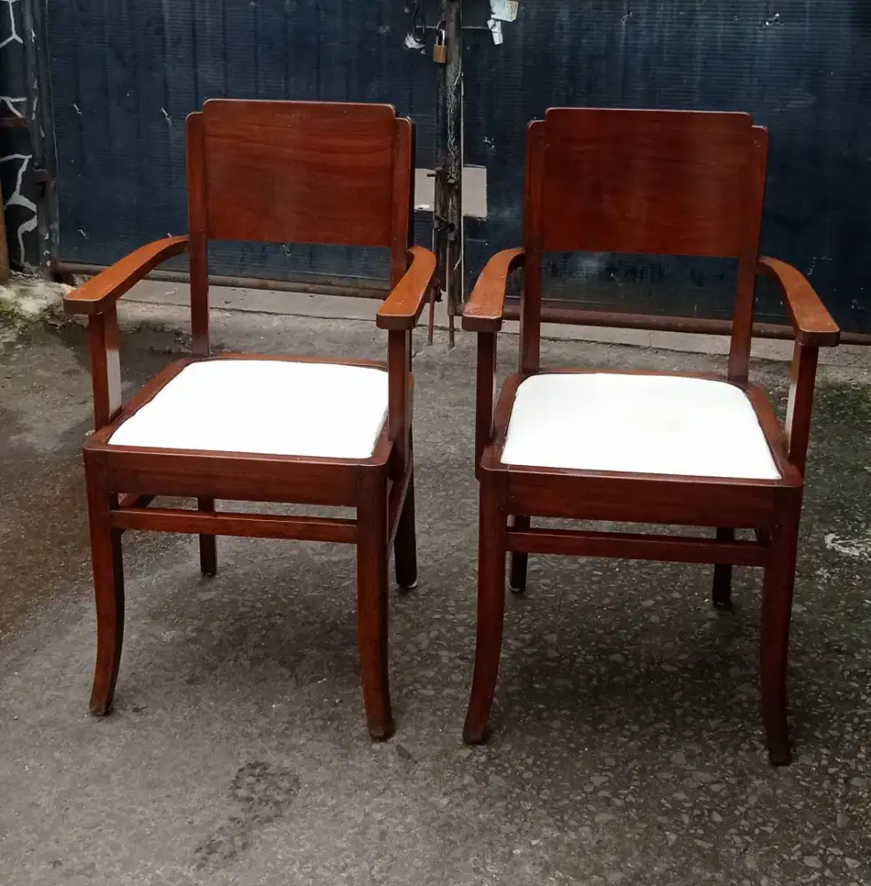 DIJUAL SEPASANG KURSI JATI TUA JADUL