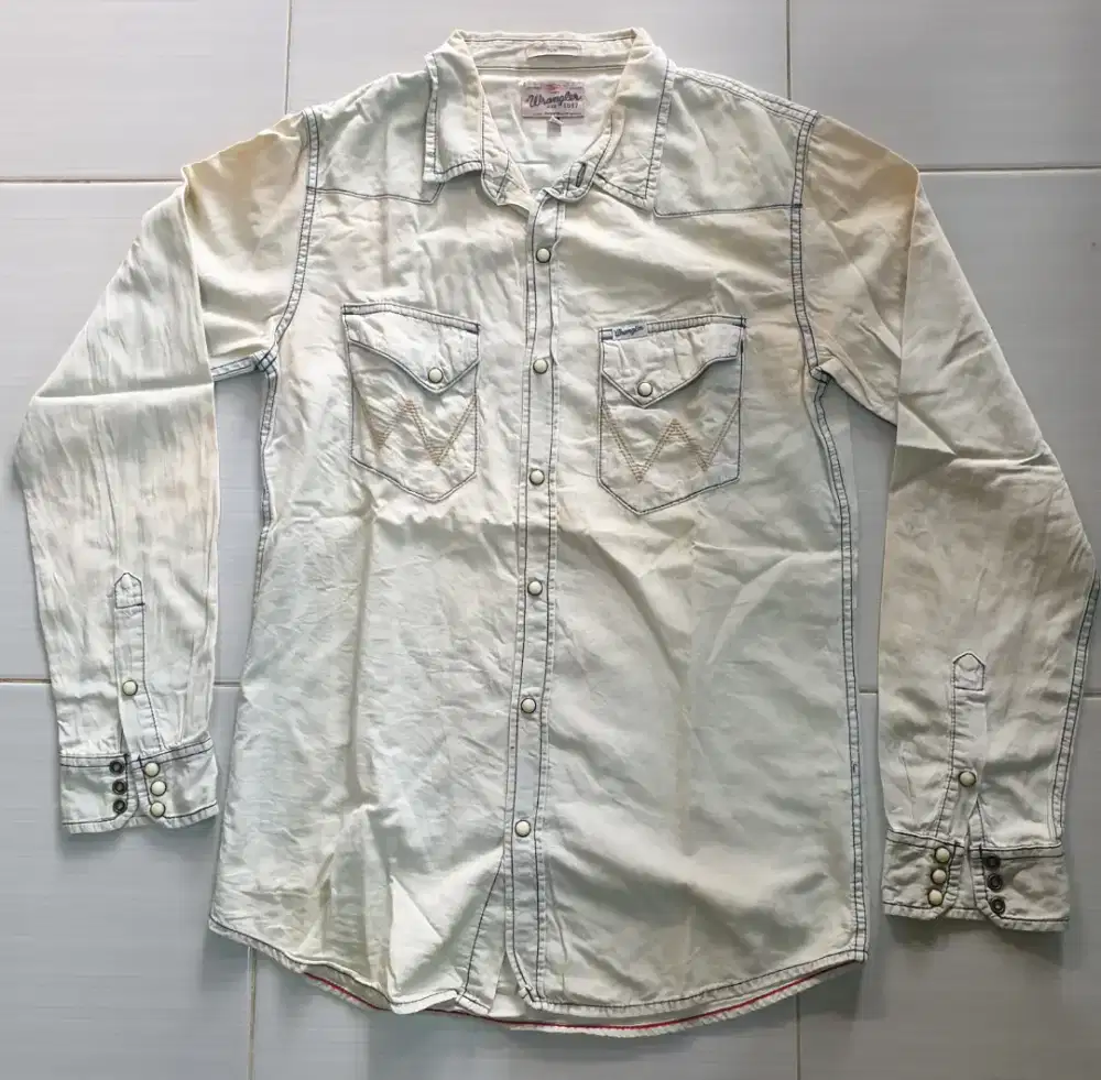 Kemeja Wrangler warna white blue