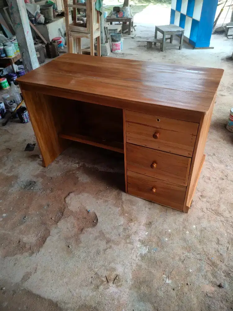 Meja kasir minimalis