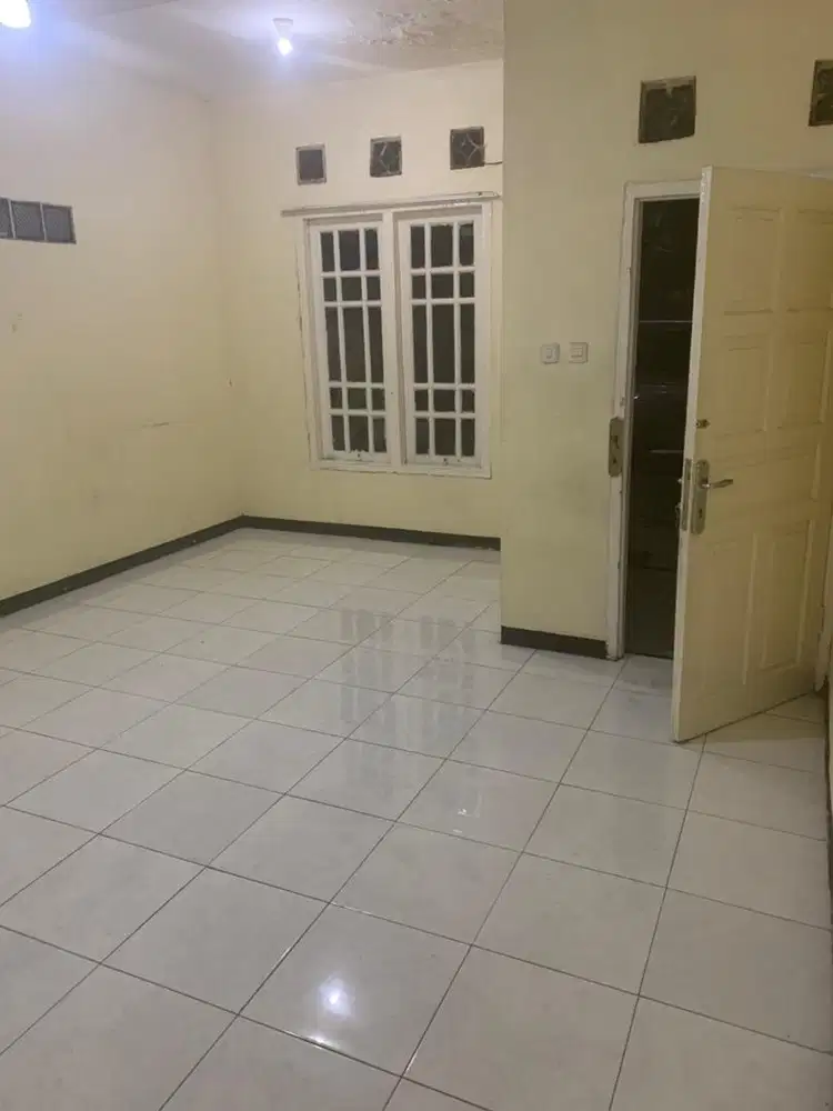 Disewakan tahunan rumah