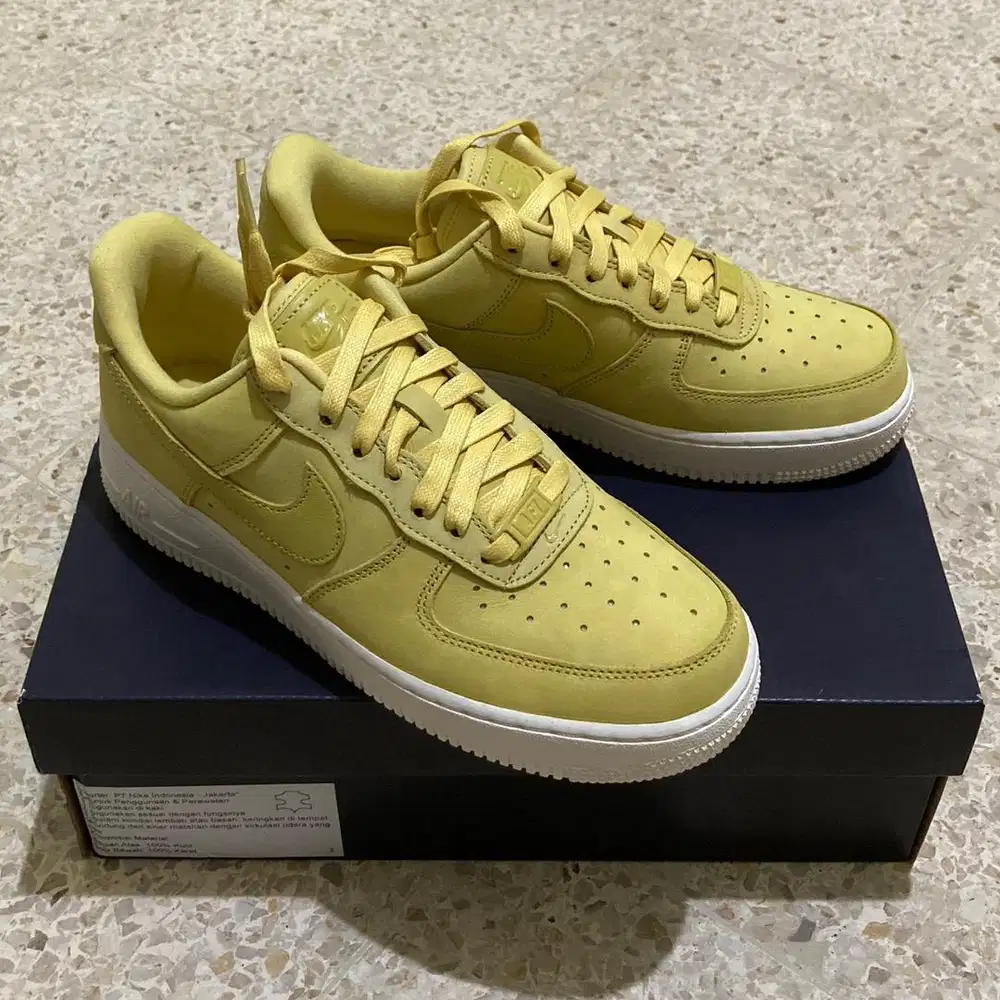Nike Wmns Air Force 1 PRM MF - Saturn Gold - Size 39