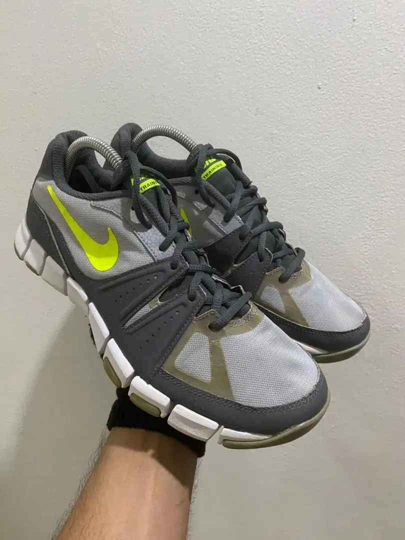 Sneaker nike training size 43 lost tag (sale)