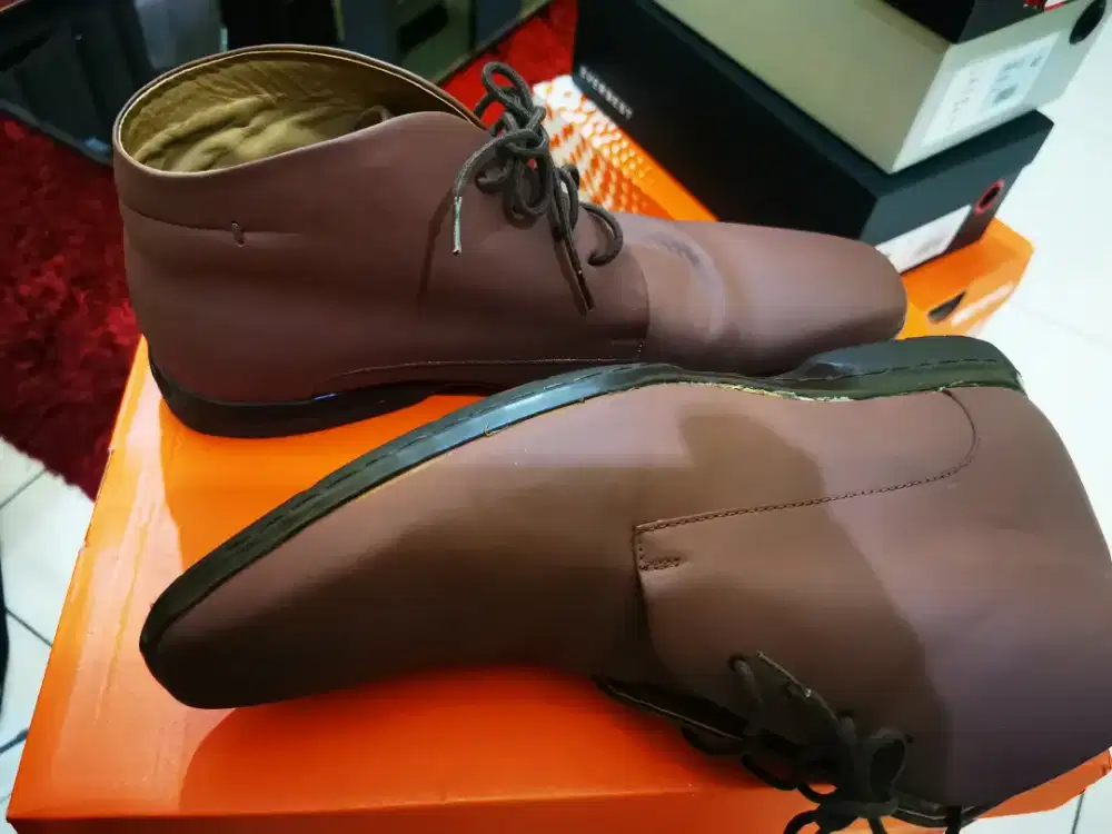 Sepatu Warna Coklat