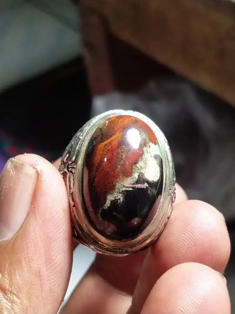 Batu pancawarna Garut