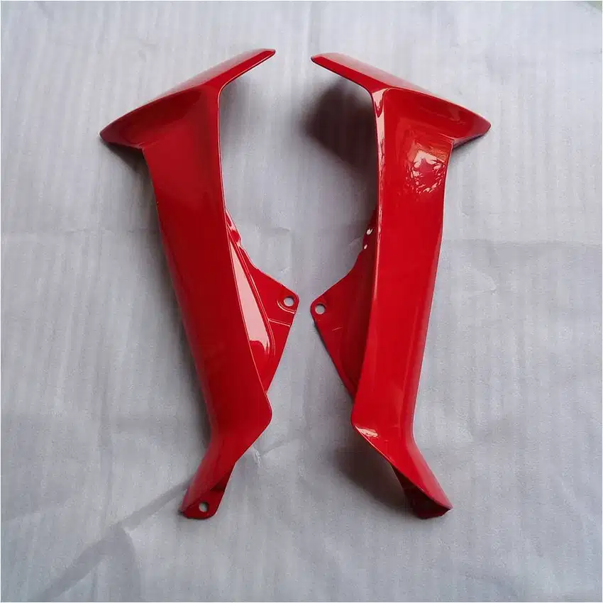 Sayap luar legshield luar F1ZR ORIGINAL warna merah Marlboro