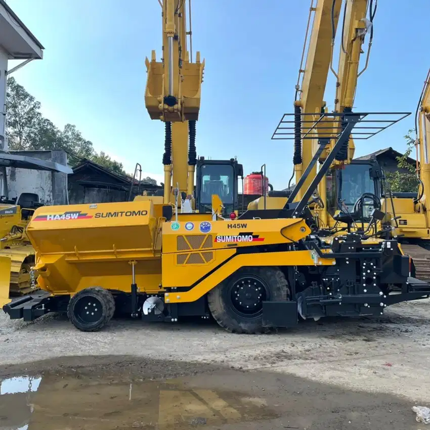 Dijual !  Asphalt Finisher Sumitomo HA45W-7. Wide 4,5 mtr. Ex Japan !