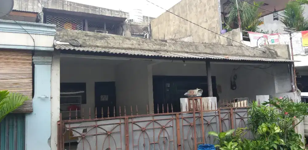 Rumah Jatinegara Jakarta Strategis 2 jalan Depan Belakang