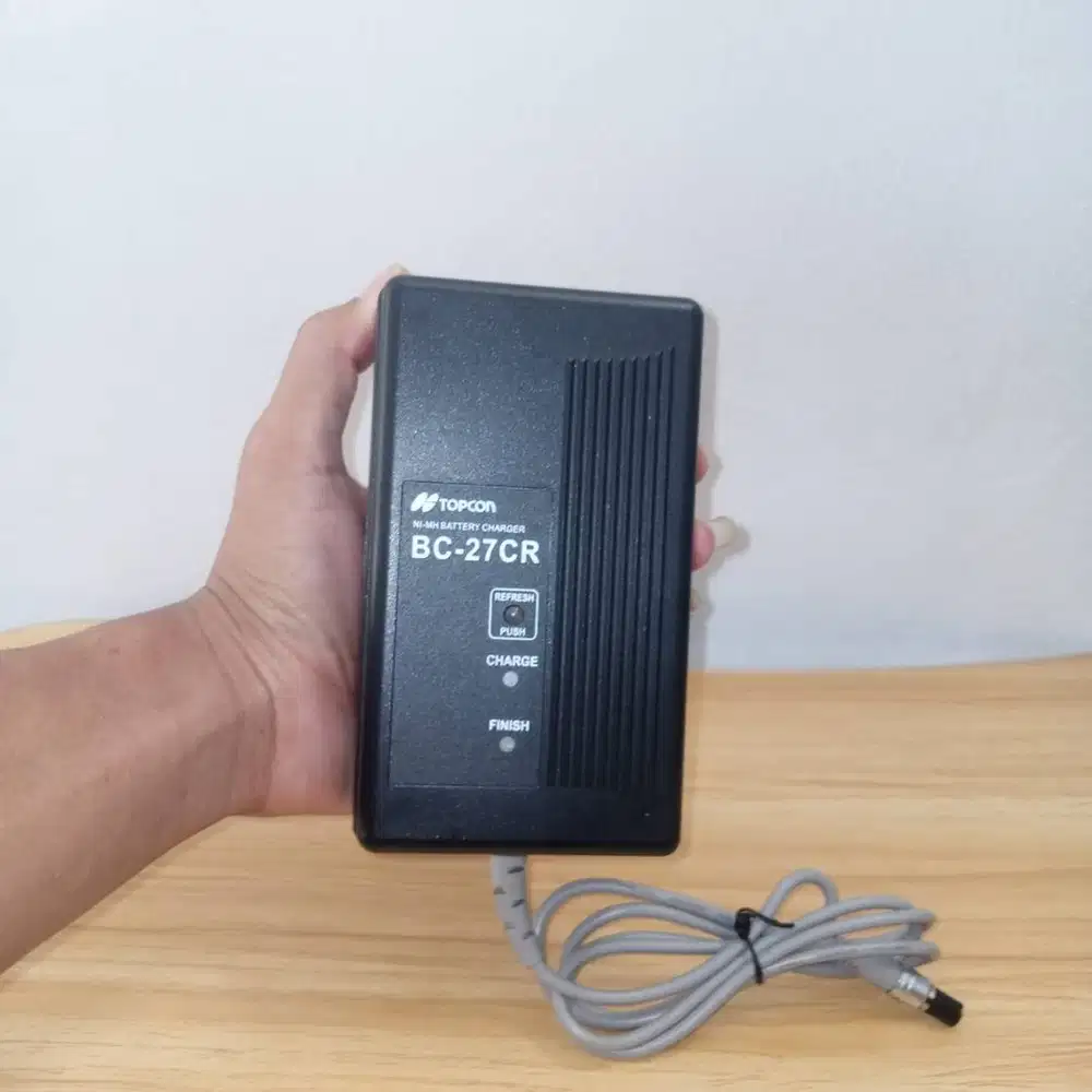 Charger Pengisi Baterai / Battery / Batre TS Total Station Topcon GTS