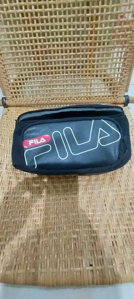 Fila tas selempang vito II
