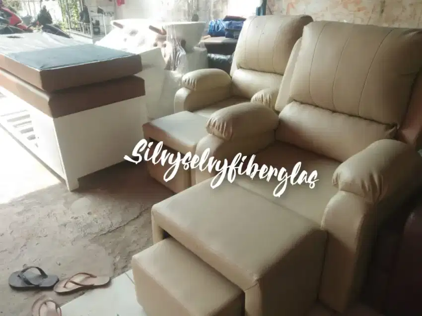 Menjual berbagai macam kursi refleksi, dilengkapi dengan busa dagronn