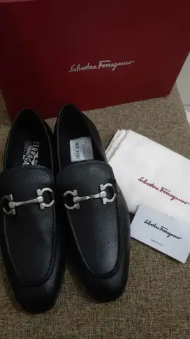 Ferragamo olx hot sale