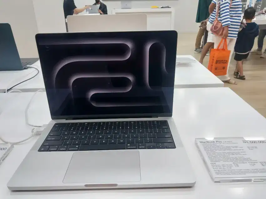 MACBOOK PRO 14 INCH GRATIS 2X CICILAN