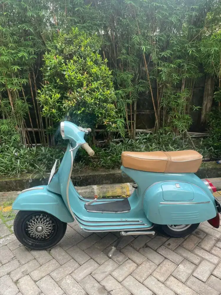 VESPA SUPER 1975 BIRU RESTORASI ORIGINAL