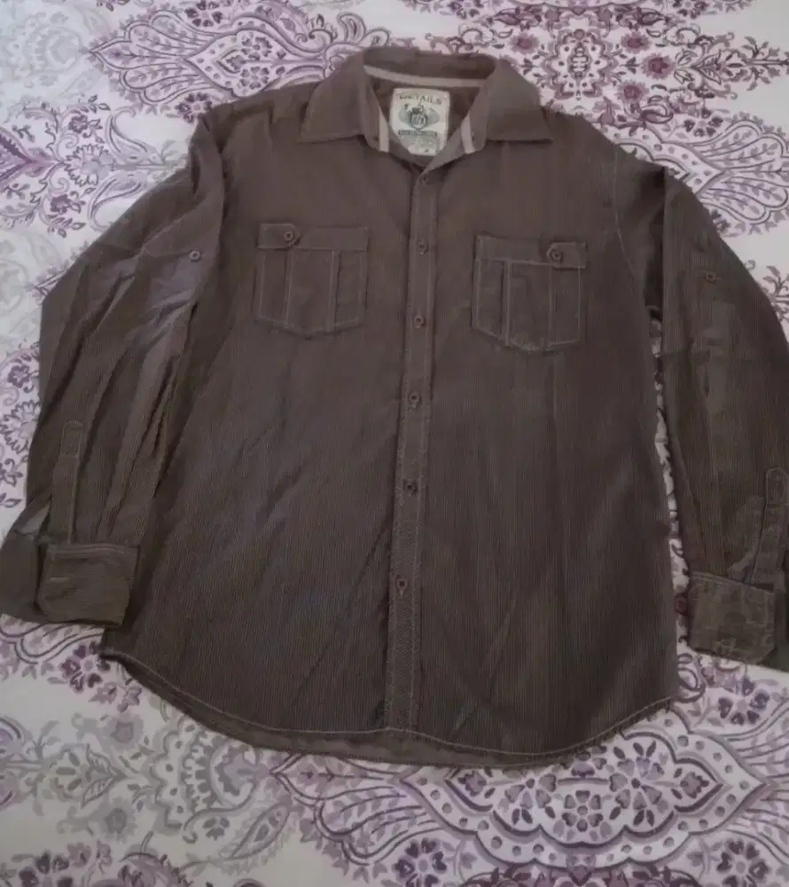 Di jual kemeja tgn panjang merk : Details uk : XL