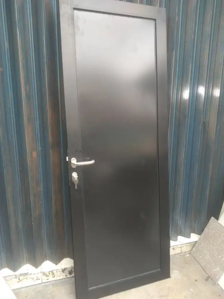 Pintu aluminium dobel panel uk 215cm x 85cm hrg perunit 2.300.000 COD