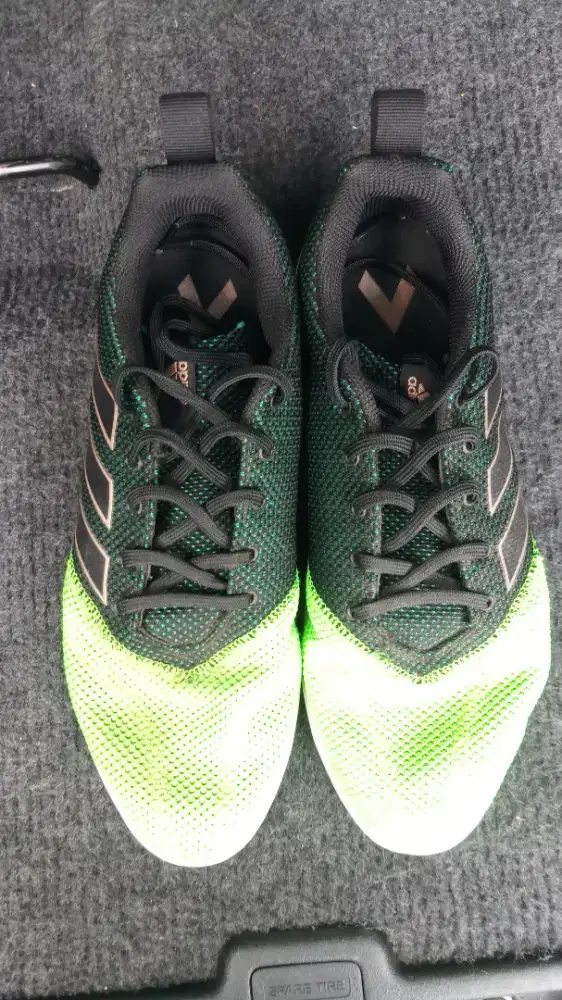 Sepatu preloved Adidas